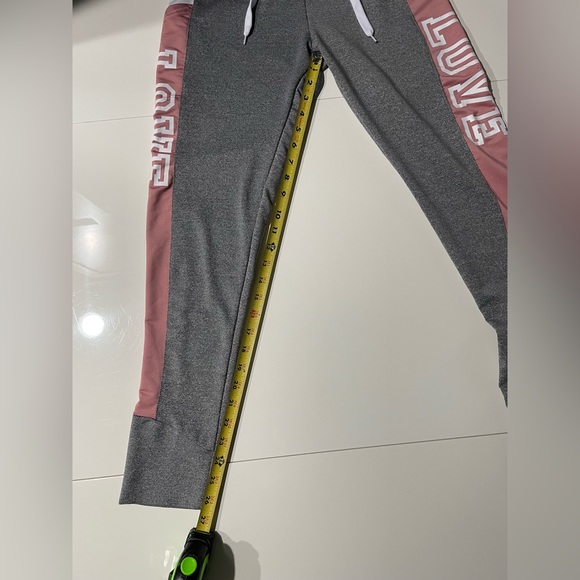 Women’s spandex pants. Size medium. Elastic waist band. - Picture 8 of 9